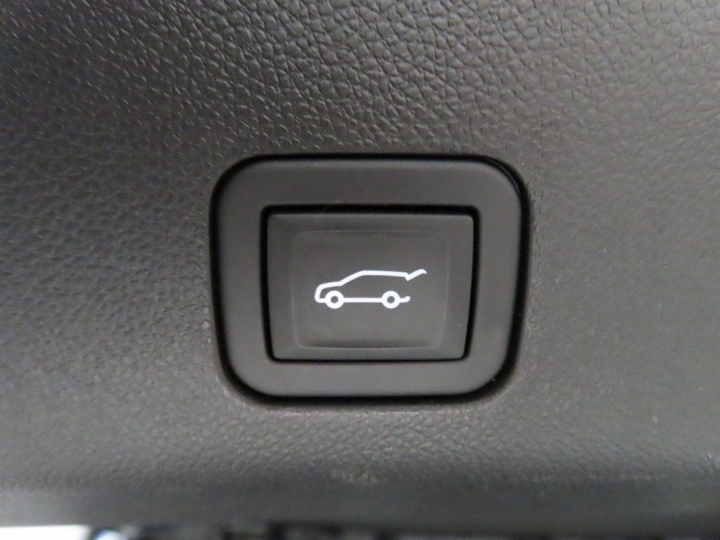 Used 2025 Chevrolet Suburban High Country AWD/4WD image 46