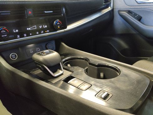 Used 2021 Nissan Rogue SV image 26