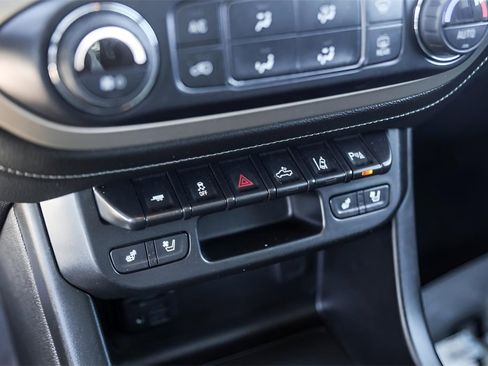 Used 2020 GMC Canyon Denali image 22