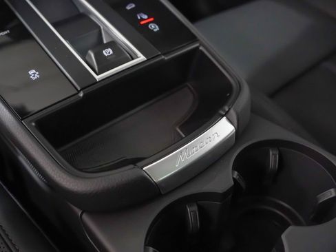 Certified 2026 Porsche Macan AWD/4WD image 25