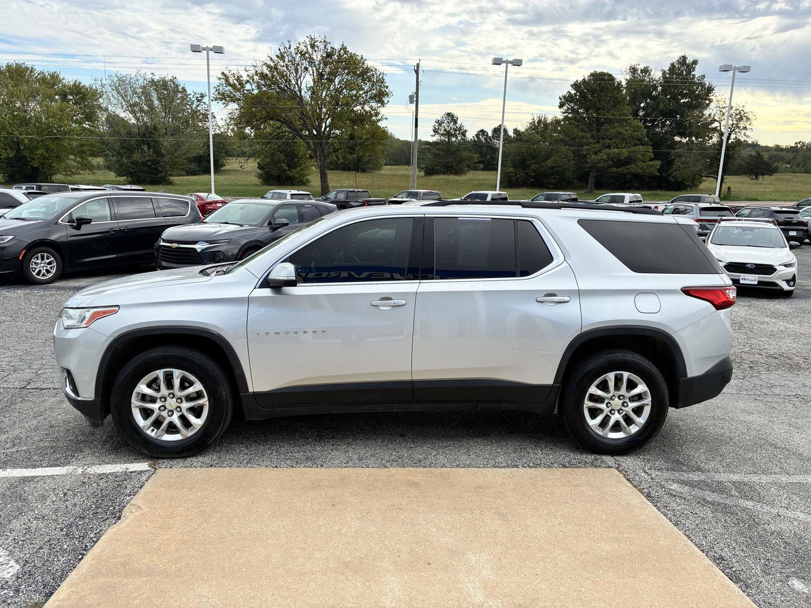 Used 2021 Chevrolet Traverse LT FWD image 5