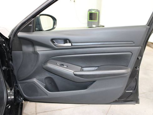 Used 2024 Nissan Altima 2.5 SV FWD image 33