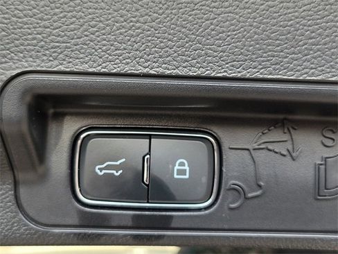 Certified 2023 Ford Explorer Platinum w/ Technology Package image 25