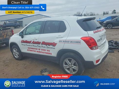 Used 2022 Chevrolet Trax LS w/ Tint and Cruise Package image 3