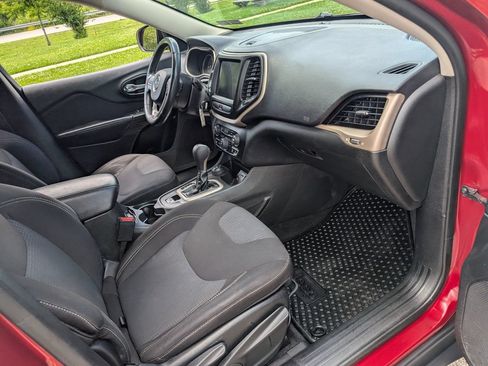 Used 2015 Jeep Cherokee Latitude w/ Cold Weather Group AWD/4WD image 17
