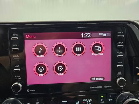 Used 2021 Toyota Highlander XLE image 27