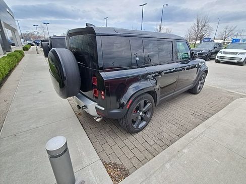 Used 2024 Land Rover Defender 110 SE image 5