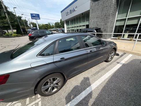 Used 2019 Volkswagen Jetta R-Line w/ R-Line Cold Weather Package FWD image 9