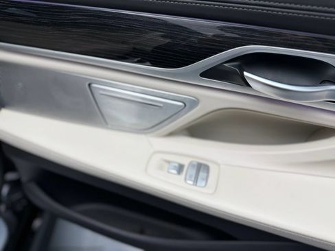 Used 2019 BMW 750i xDrive w/ Executive Package AWD/4WD image 31