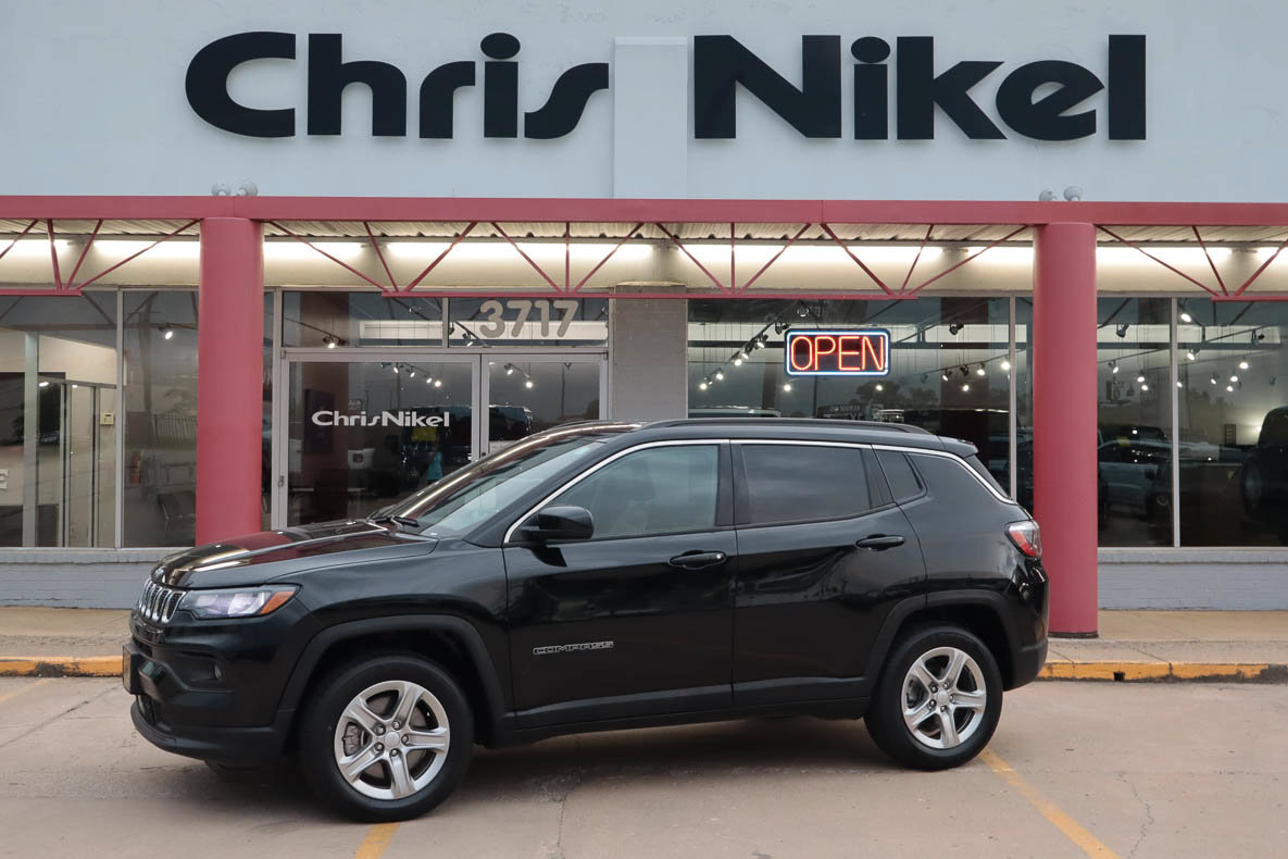 Used 2024 Jeep Compass Latitude AWD/4WD image 1