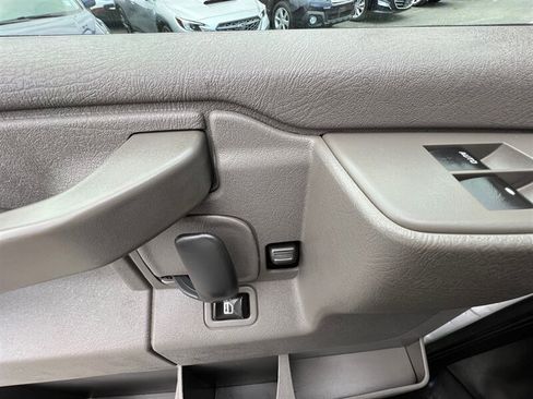 Used 2018 Chevrolet Express 2500 w/ Driver Convenience Package RWD image 21