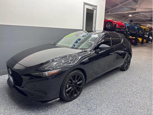 Used 2021 MAZDA MAZDA3 Hatchback w/Premium Plus Pkg image 3