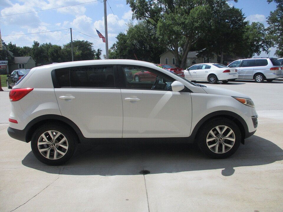Used 2016 Kia Sportage LX FWD image 2