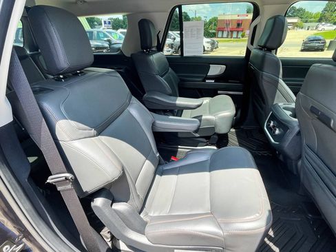Used 2025 Ford Expedition Active AWD/4WD image 13