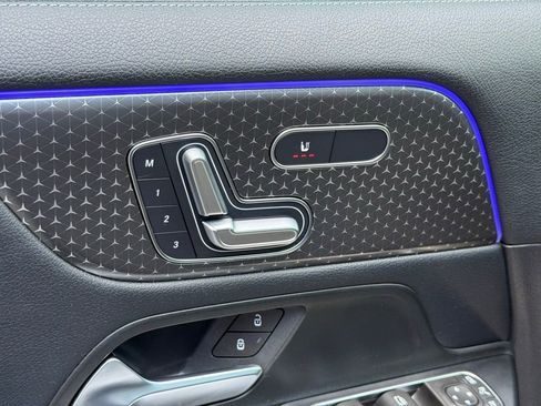 Used 2025 Mercedes-Benz GLA 250 image 3