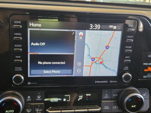 Used 2020 Toyota Highlander XLE AWD/4WD image 50