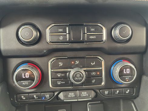 Used 2023 Chevrolet Suburban High Country w/ Advanced Technology Package AWD/4WD image 44