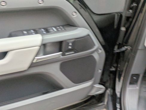 Used 2025 Land Rover Defender 130 S image 15