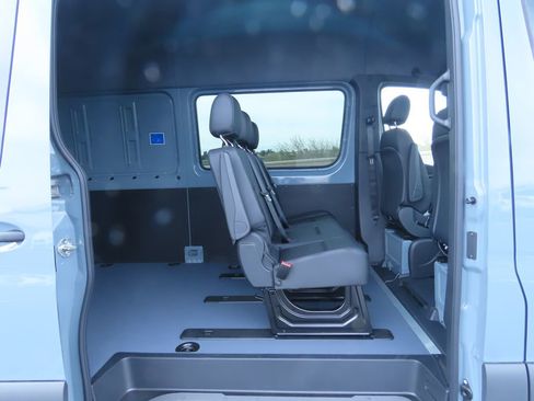 Used 2024 Mercedes-Benz Sprinter 2500 image 22