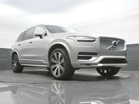 Certified 2025 Volvo XC90 B6 Ultra w/ Protection Package AWD/4WD image 37