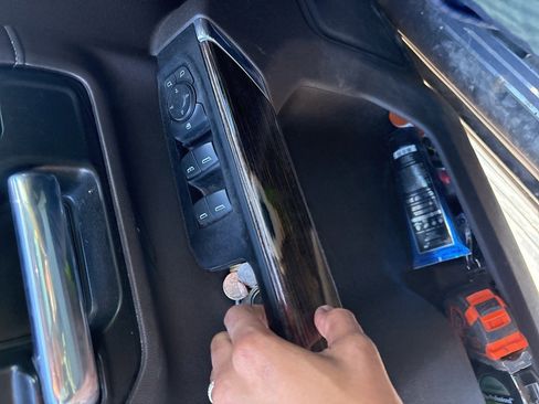 Used 2022 GMC Sierra 3500 SLE w/ SLE Convenience Package image 7