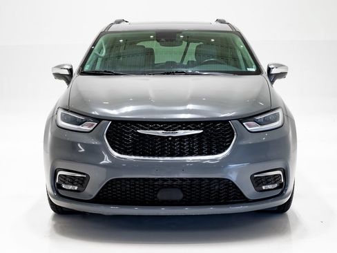 Used 2021 Chrysler Pacifica Limited w/ Premium & Safety Sphere Group AWD/4WD image 4