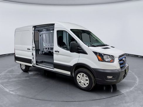 Used 2023 Ford E-Transit Medium Roof image 22