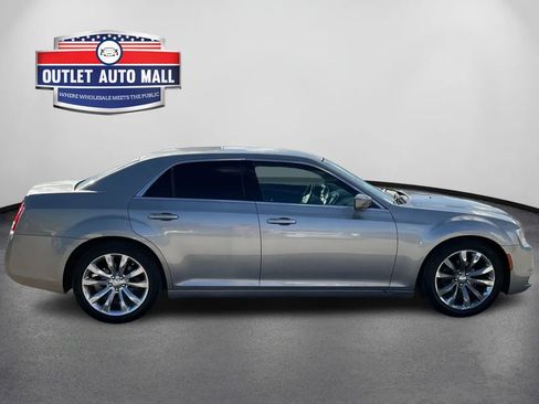 Used 2014 Chrysler 300 image 2