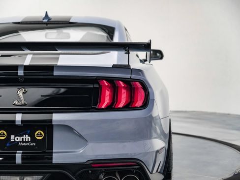 Used 2022 Ford Mustang Shelby GT500 w/ Carbon Fiber Track Pack RWD image 13
