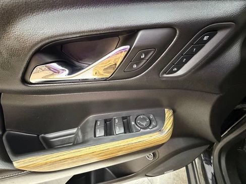 Used 2017 GMC Acadia Denali w/ Technology Package AWD/4WD image 27