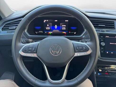 Used 2022 Volkswagen Tiguan SE image 12