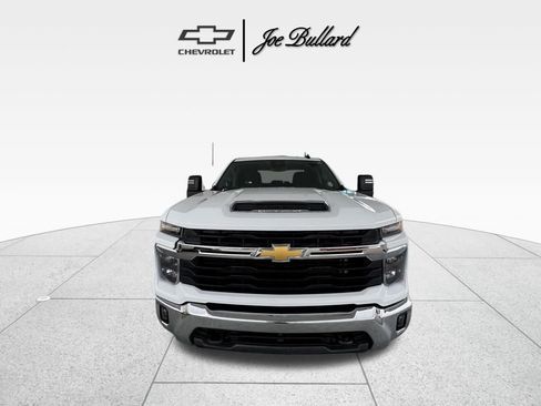 Used 2025 Chevrolet Silverado 2500 LT AWD/4WD image 3