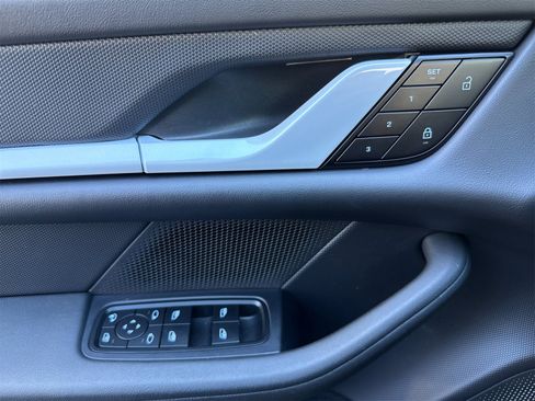 Used 2023 Porsche Taycan 4 Cross Turismo image 12