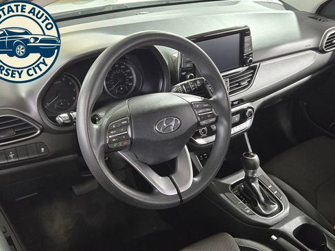 Used 2018 Hyundai Elantra GT FWD image 10