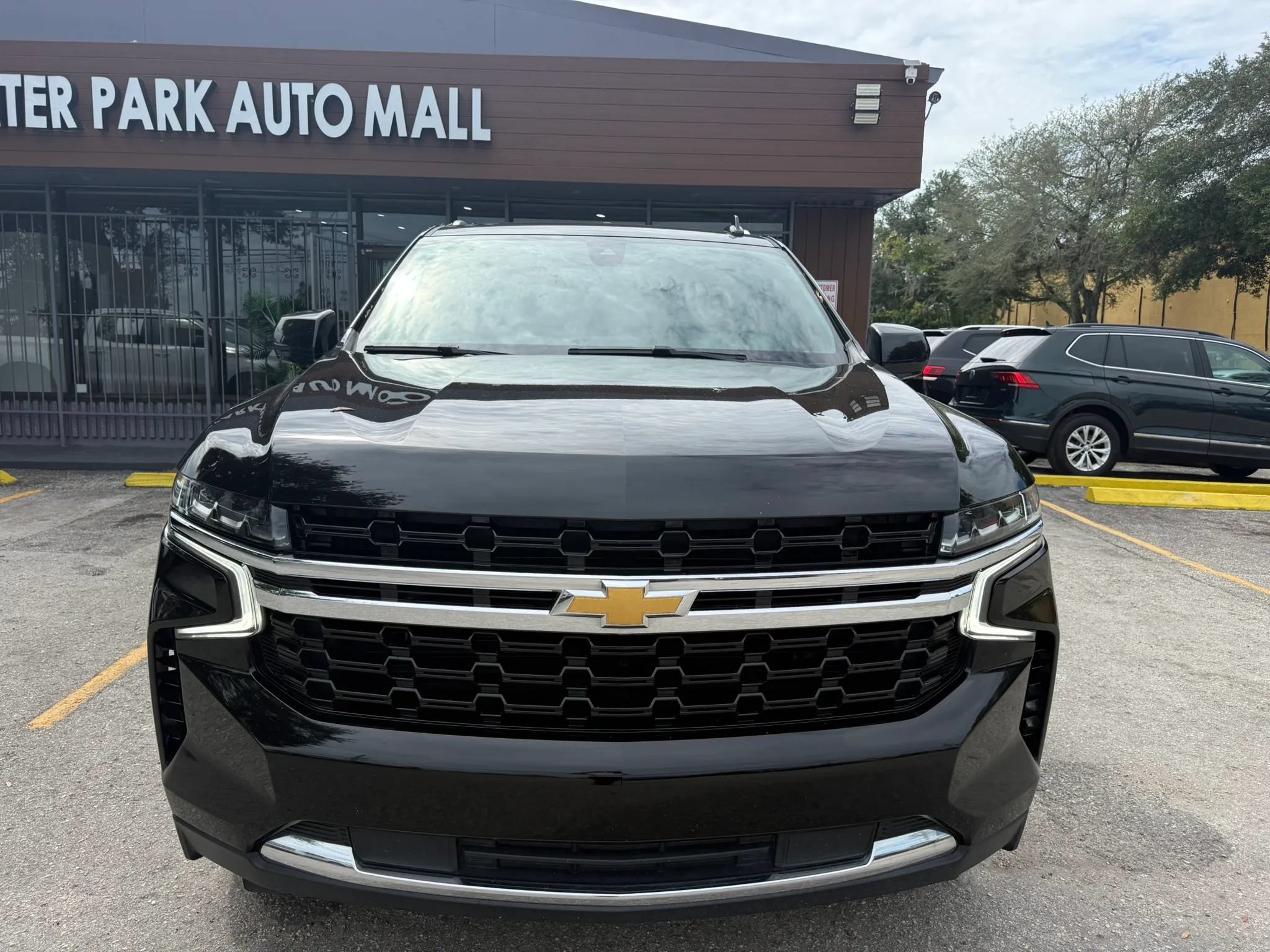Used 2021 Chevrolet Suburban LS RWD image 2