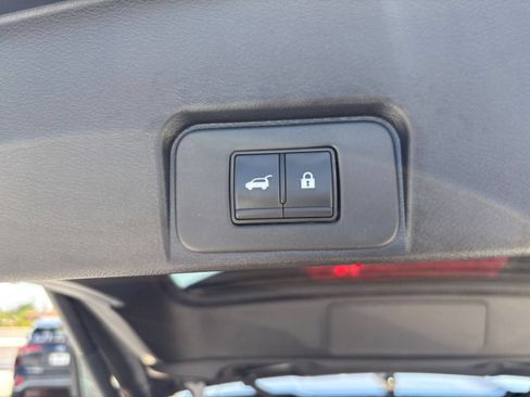 Used 2025 Nissan Rogue SV FWD image 23