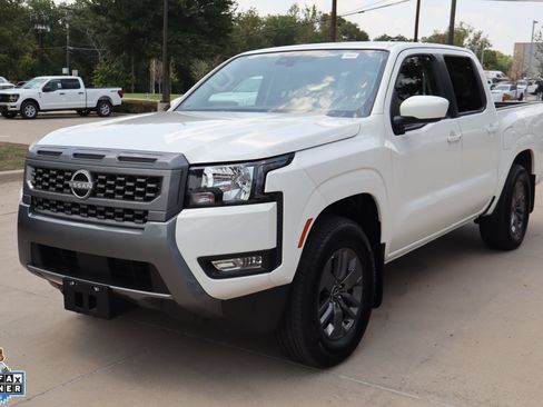 Used 2025 Nissan Frontier SV w/ SV Convenience Package RWD image 8