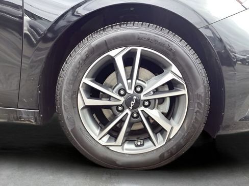 Used 2023 Kia Forte LXS image 9