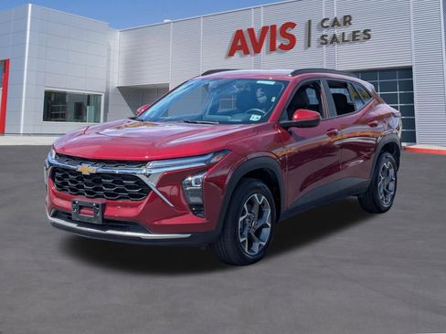 Used 2025 Chevrolet Trax LT w/ LT Convenience Package FWD image 1