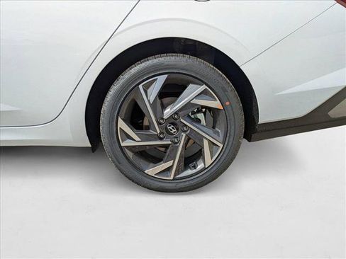 New 2025 Hyundai Elantra SEL image 10