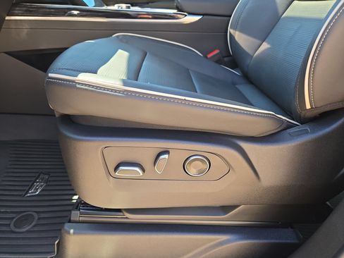 Used 2025 Cadillac Escalade ESV Sport w/ Touring Package AWD/4WD image 17