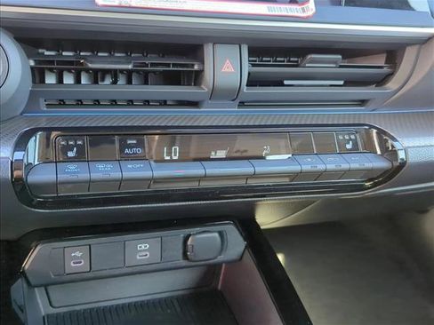 Certified 2025 Toyota Prius XLE image 17