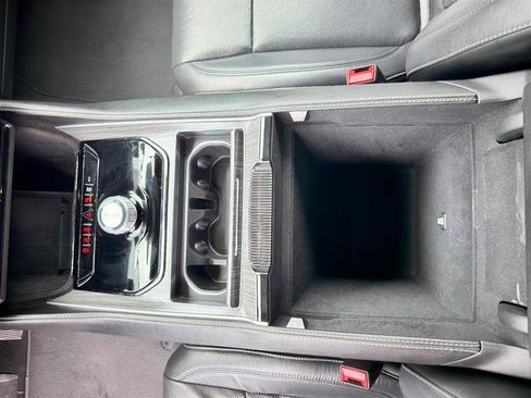 Used 2024 Jeep Wagoneer L Series II RWD image 17
