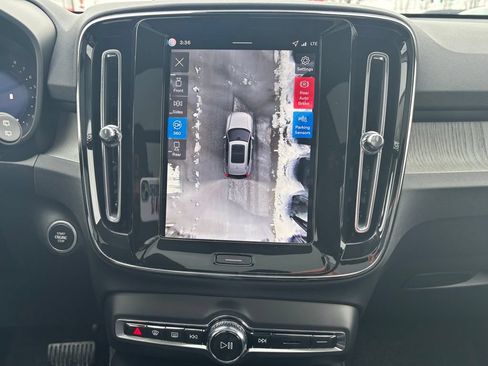 Certified 2026 Volvo XC40 B5 Plus w/ Protection Package Premier AWD/4WD image 18