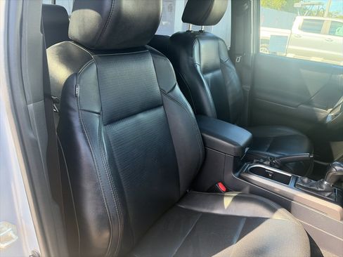 Used 2021 Toyota Tacoma TRD Off-Road w/ TRD Premium Off Road Package AWD/4WD image 24
