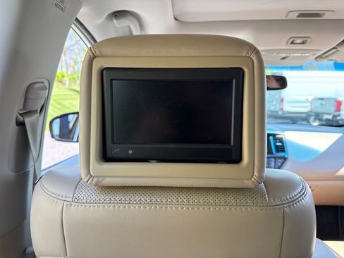 Used 2016 Nissan Pathfinder Platinum w/ Family Entertainment Package FWD image 38