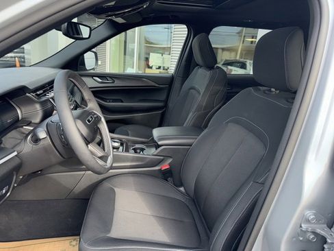 Used 2024 Jeep Grand Cherokee Laredo X w/ Trailer Tow Package image 14