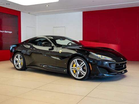 Certified 2020 Ferrari Portofino RWD image 31