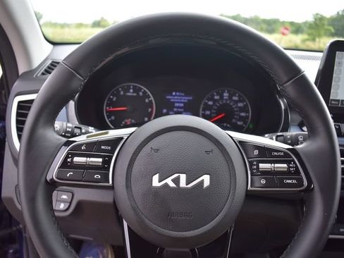 Used 2023 Kia Seltos S w/ Navigation Package AWD/4WD image 32