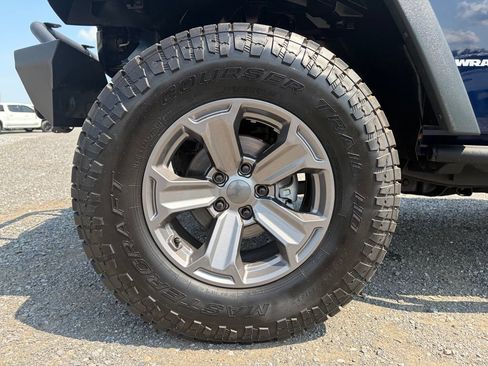 Used 2013 Jeep Wrangler Sport AWD/4WD image 13